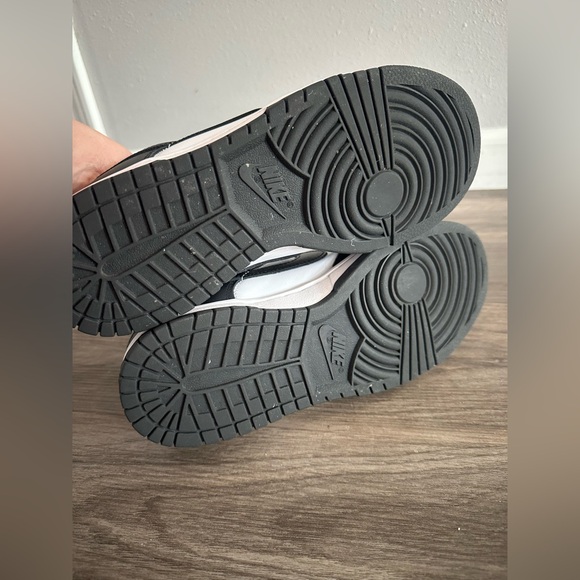 WOMEN'S NIKE DUNK LOW RETRO CASUAL SHOES. Size 9. - Picture 9 of 10